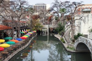 San_Antonio_River_Walk,_Texas,_USA_-_panoramio_(23)